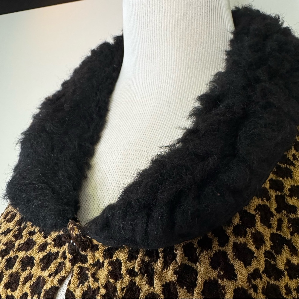 Leopard Print Cardigan with Black Collar - Picture 9 of 9